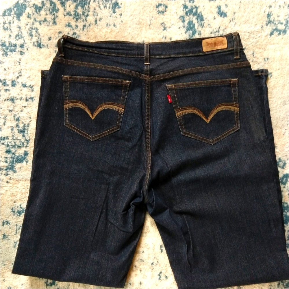 Levi's Perfectly Slimming 512 Straight Leg